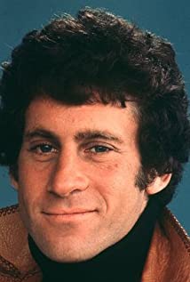 How tall is Paul Michael Glaser?